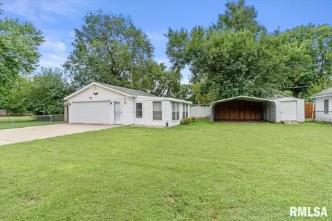 Exterior - 2240 Grandview Ave, Grandview, IL 62702 photo 7 of 7