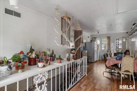 Entry Way - 2240 Grandview Ave, Grandview, IL 62702 photo 1 of 3