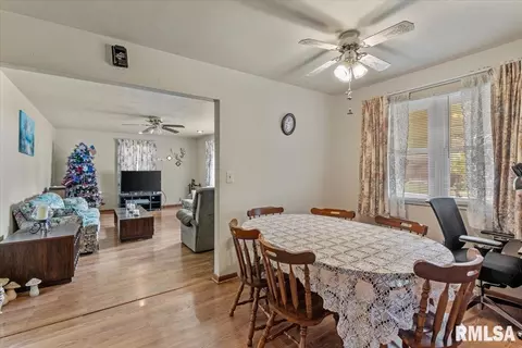 Dining - 2240 Grandview Ave, Grandview, IL 62702 photo 1 of 2