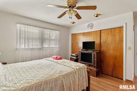 Bedroom - 2240 Grandview Ave, Grandview, IL 62702 photo 6 of 6