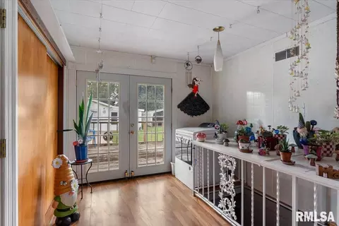 Entry Way - 2240 Grandview Ave, Grandview, IL 62702 photo 3 of 3