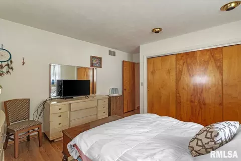 Bedroom - 2240 Grandview Ave, Grandview, IL 62702 photo 3 of 6