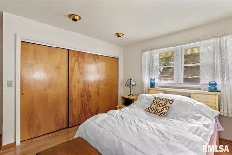 Bedroom - 2240 Grandview Ave, Grandview, IL 62702 photo 2 of 6