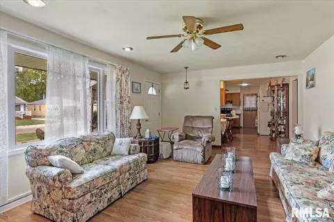 Living - 2240 Grandview Ave, Grandview, IL 62702 photo 1 of 3