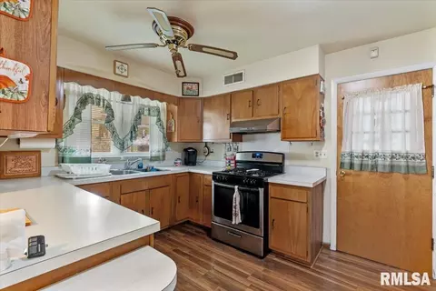 Kitchen - 2240 Grandview Ave, Grandview, IL 62702 photo 1 of 3