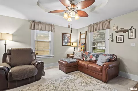 Living - 2420 Holmes Ave, Springfield, IL 62704 photo 2 of 3