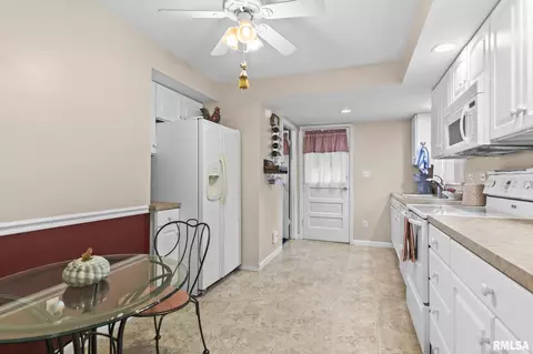 Kitchen - 2420 Holmes Ave, Springfield, IL 62704 photo 3 of 5