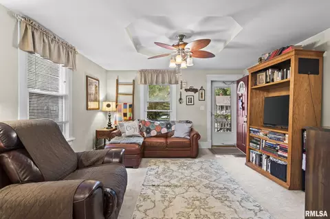 Living - 2420 Holmes Ave, Springfield, IL 62704 photo 1 of 3