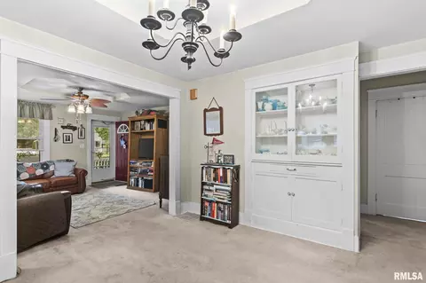 Entry Way - 2420 Holmes Ave, Springfield, IL 62704 photo 2 of 4