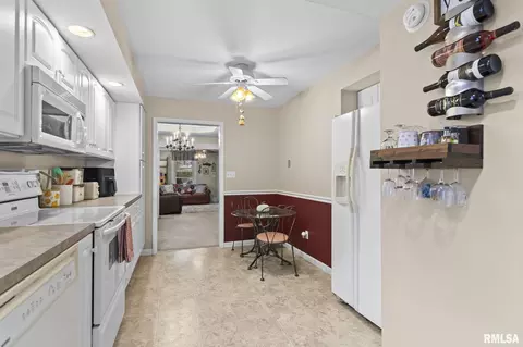 Kitchen - 2420 Holmes Ave, Springfield, IL 62704 photo 5 of 5
