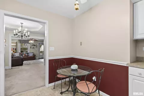 Entry Way - 2420 Holmes Ave, Springfield, IL 62704 photo 3 of 4