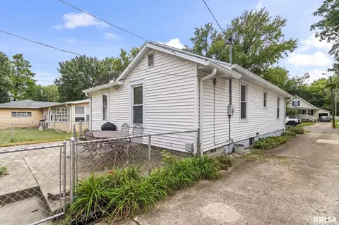Exterior - 2420 Holmes Ave, Springfield, IL 62704 photo 5 of 7