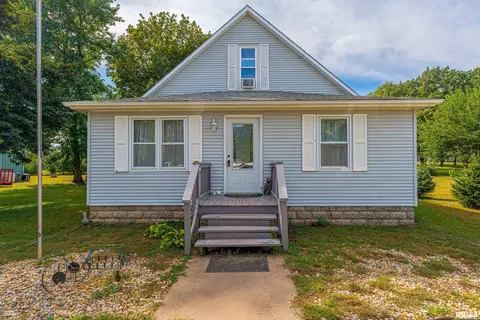 104 N Pear St, Topeka, IL 61567