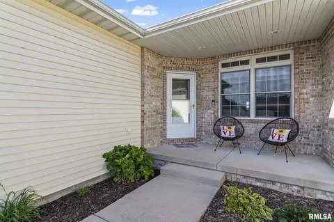 Exterior - 3811 Sugar Loaf Dr, Springfield, IL 62711 photo 2 of 7