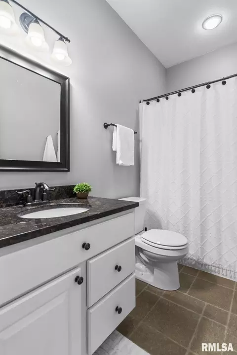 Bath - 3811 Sugar Loaf Dr, Springfield, IL 62711 photo 4 of 4