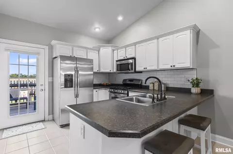 Kitchen - 3811 Sugar Loaf Dr, Springfield, IL 62711 photo 3 of 3