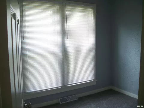 Bedroom - 1120 S Pasfield St, Springfield, IL 62704 photo 4 of 4