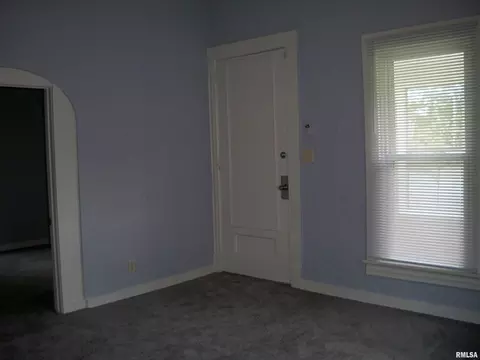Living - 1120 S Pasfield St, Springfield, IL 62704 photo 2 of 2