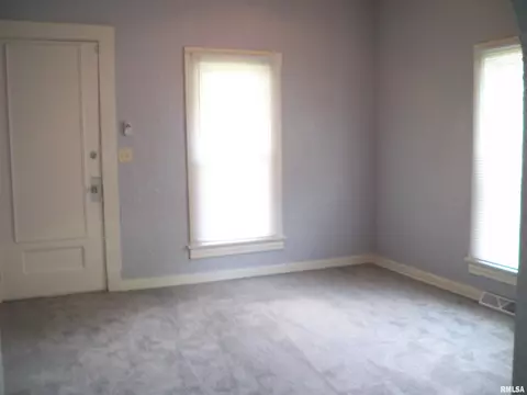 Living - 1120 S Pasfield St, Springfield, IL 62704 photo 1 of 2