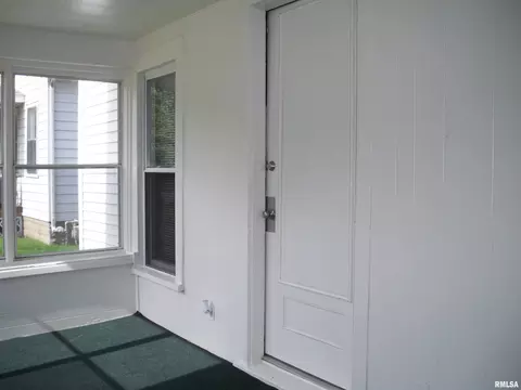 Exterior - 1120 S Pasfield St, Springfield, IL 62704 photo 2 of 3
