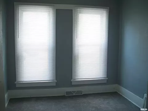 Bedroom - 1120 S Pasfield St, Springfield, IL 62704 photo 3 of 4