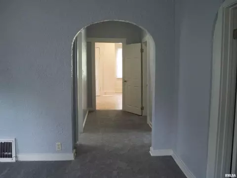 Entry Way - 1120 S Pasfield St, Springfield, IL 62704 photo 2 of 2
