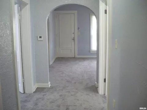 Entry Way - 1120 S Pasfield St, Springfield, IL 62704 photo 1 of 2