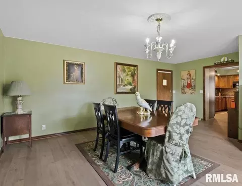 Dining - 2124 Blackhawk Rd, Springfield, IL 62702 photo 3 of 4