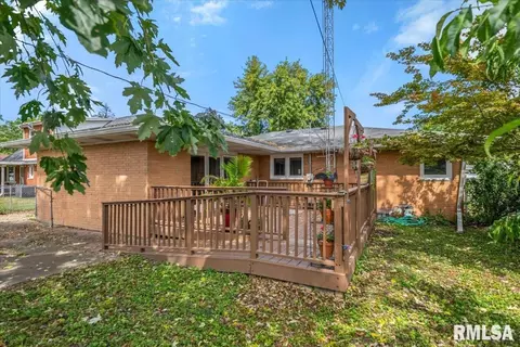 Exterior - 2124 Blackhawk Rd, Springfield, IL 62702 photo 3 of 6