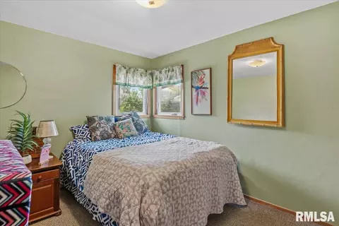 Bedroom - 2124 Blackhawk Rd, Springfield, IL 62702 photo 3 of 4