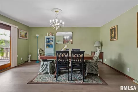 Dining - 2124 Blackhawk Rd, Springfield, IL 62702 photo 2 of 4