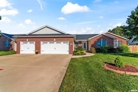 520 Pleasant Ct, Chatham, IL 62629