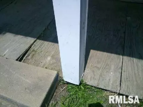 Exterior - 920 Elm St, Macomb, IL 61455 photo 2 of 5