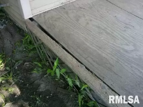 Exterior - 920 Elm St, Macomb, IL 61455 photo 3 of 5