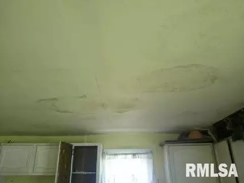 Entry Way - 920 Elm St, Macomb, IL 61455 photo 2 of 4