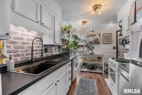 Kitchen - 733 N Walnut St, Springfield, IL 62702 photo 1 of 2