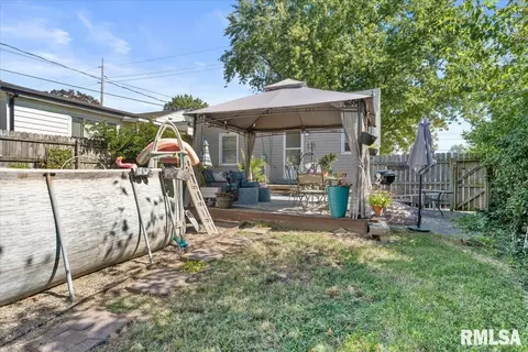 Exterior - 733 N Walnut St, Springfield, IL 62702 photo 5 of 6
