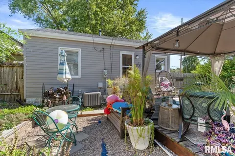 Exterior - 733 N Walnut St, Springfield, IL 62702 photo 4 of 6