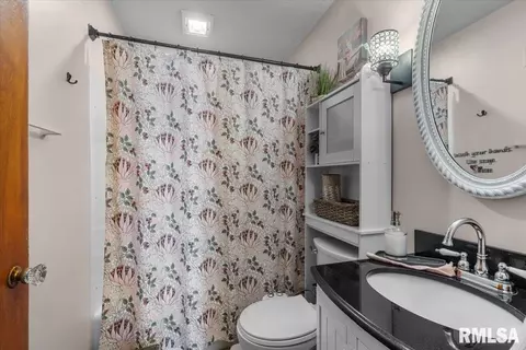 Bath - 733 N Walnut St, Springfield, IL 62702 photo 1 of 1