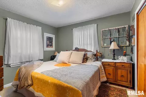 Bedroom - 733 N Walnut St, Springfield, IL 62702 photo 1 of 6