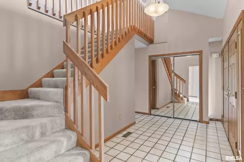 Entry Way - 209 Prestwick Rd, Springfield, IL 62702 photo 1 of 6