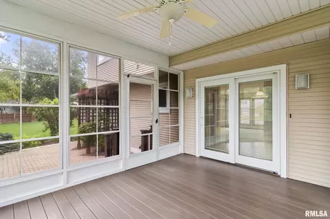 Exterior - 209 Prestwick Rd, Springfield, IL 62702 photo 5 of 7