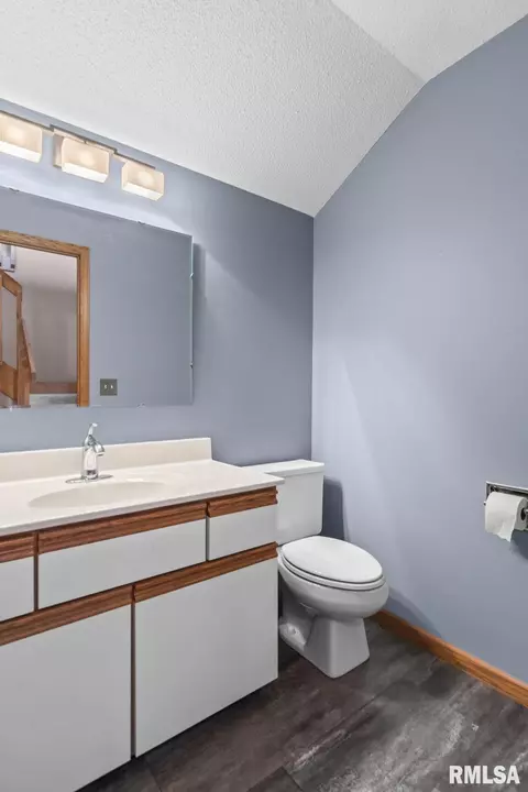 Bath - 209 Prestwick Rd, Springfield, IL 62702 photo 1 of 1