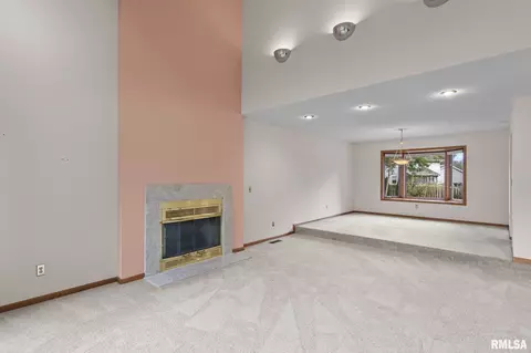 Living - 209 Prestwick Rd, Springfield, IL 62702 photo 2 of 9