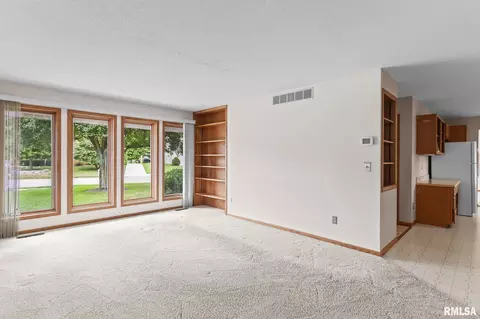 Living - 209 Prestwick Rd, Springfield, IL 62702 photo 9 of 9