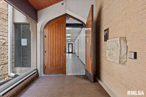 Entry Way - 501 E Capitol St, Springfield, IL 62701 photo 7 of 8