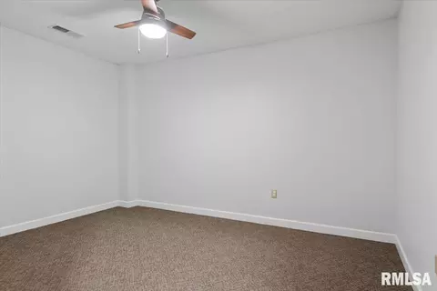 Bedroom - 501 E Capitol St, Springfield, IL 62701 photo 2 of 3