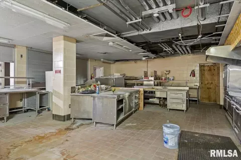 Kitchen - 501 E Capitol St, Springfield, IL 62701 photo 4 of 5