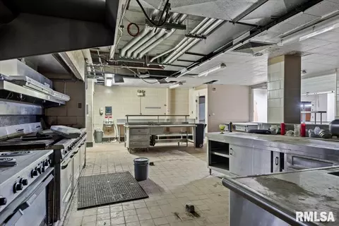 Kitchen - 501 E Capitol St, Springfield, IL 62701 photo 5 of 5
