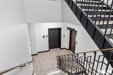Entry Way - 501 E Capitol St, Springfield, IL 62701 photo 8 of 8